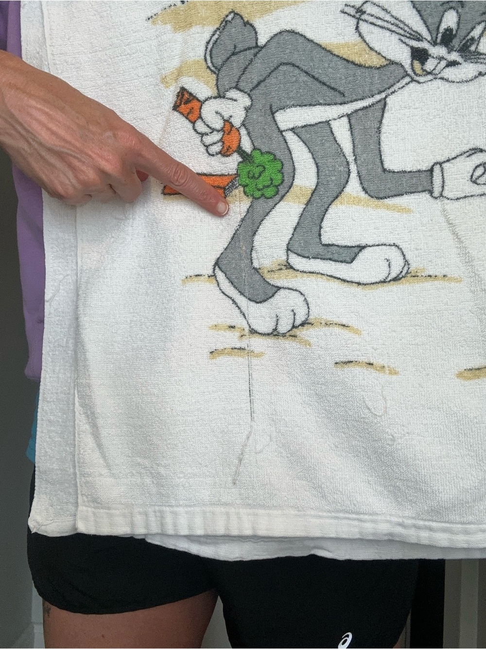 Vintage 1978 Bugs Bunny & Elmer Fudd Beach Towel - White with Yellow & Green - Picture 5 of 7
